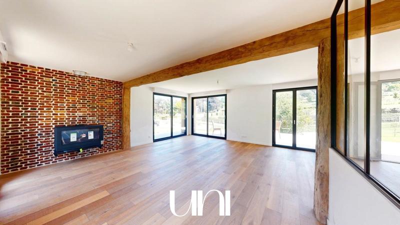 Maison - 205 m² - 7 pièces