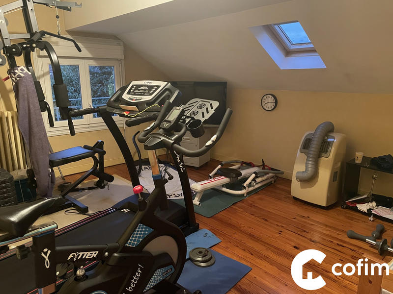 Maison - 287 m² - 10 pièces