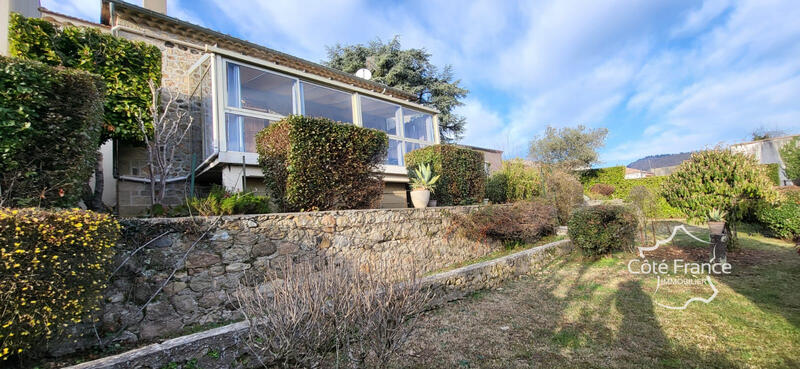 Maison de village - 105 m² - 6 pièces