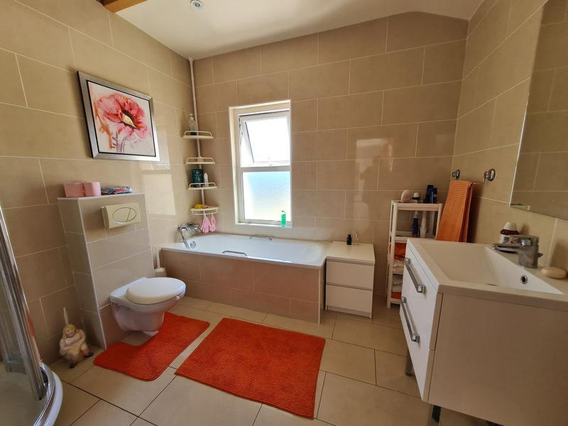 Maison - 284 m² - 8 pièces