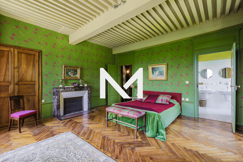 Maison - 761 m² - 16 pièces