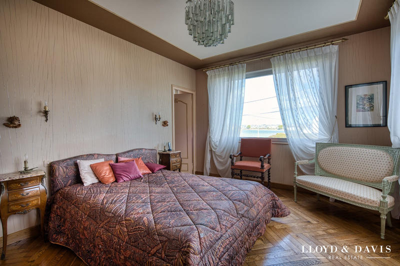 Maison - 213 m² - 7 pièces