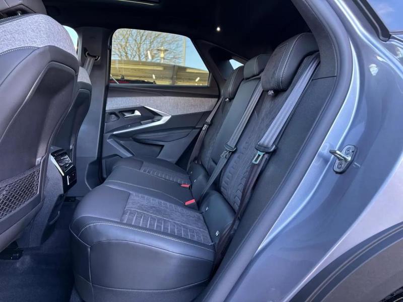 Peugeot 3008 Exclusive Hybrid 145 Dcs6 Toit Pano Audio Focal Camera Hd 360 Alcantara et Elec Pk Assist+