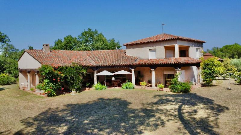 Demeure - 233 m² - 8 pièces