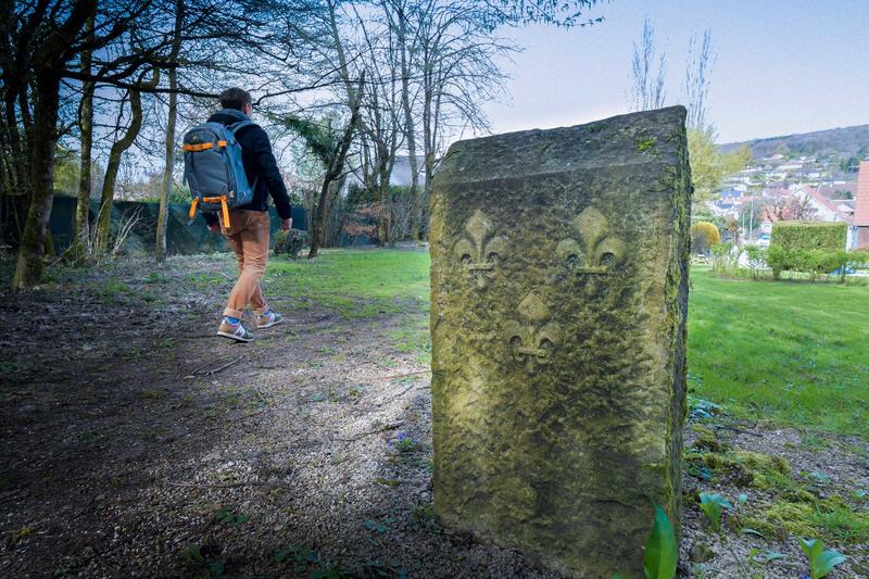 Les bornes royales de Devecey