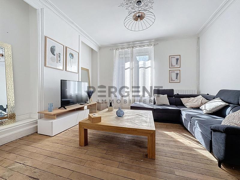 Maison - 211 m² - 10 pièces