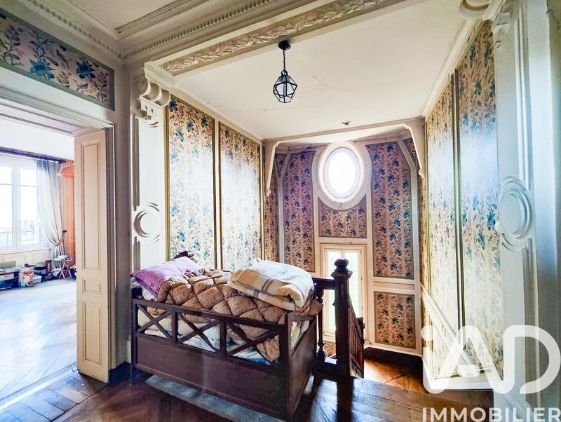 Maison - 256 m² - 9 pièces