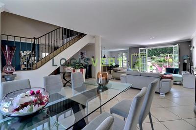 Maison - 352 m² - 8 pièces