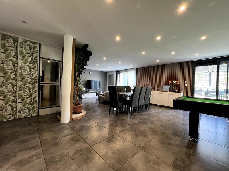 Maison - 224 m² - 7 pièces