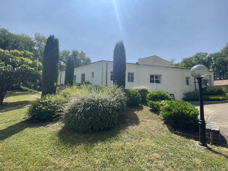 Maison en pierre - 247 m² - 8 pièces