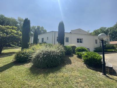 Maison en pierre - 247 m² - 8 pièces