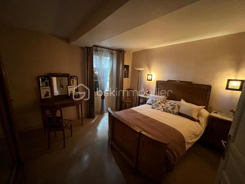 Maison - 250 m² - 10 pièces