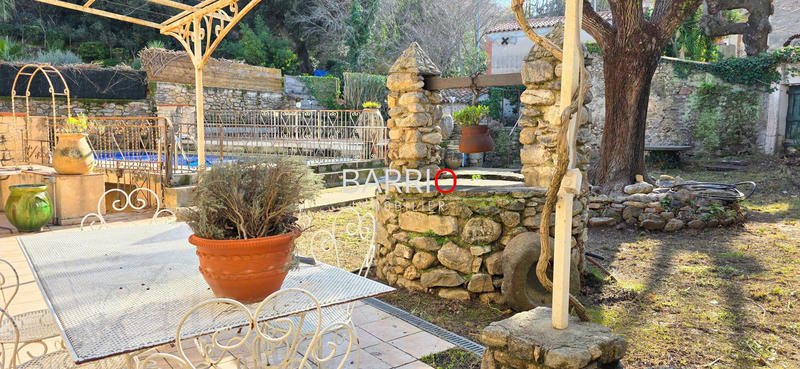 Maison traditionnelle - 300 m² - 16 pièces