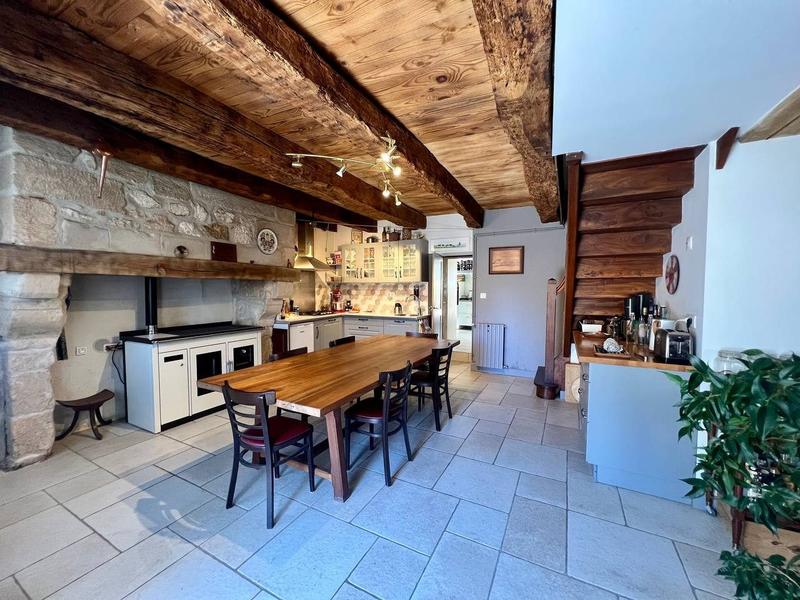 Maison traditionnelle - 440 m² - 13 pièces