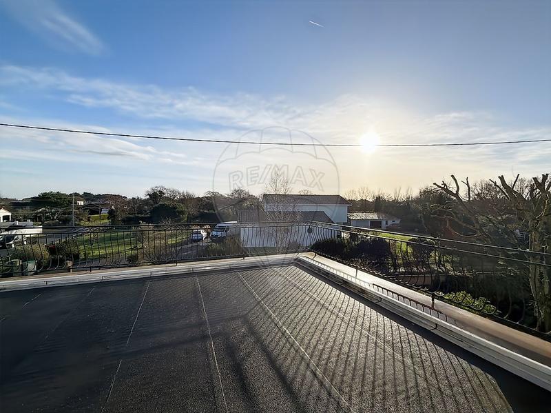 Maison bourgeoise - 211 m² - 4 pièces