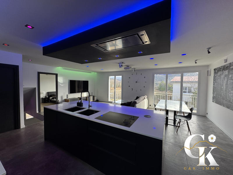 Maison - 90 m² - 5 pièces