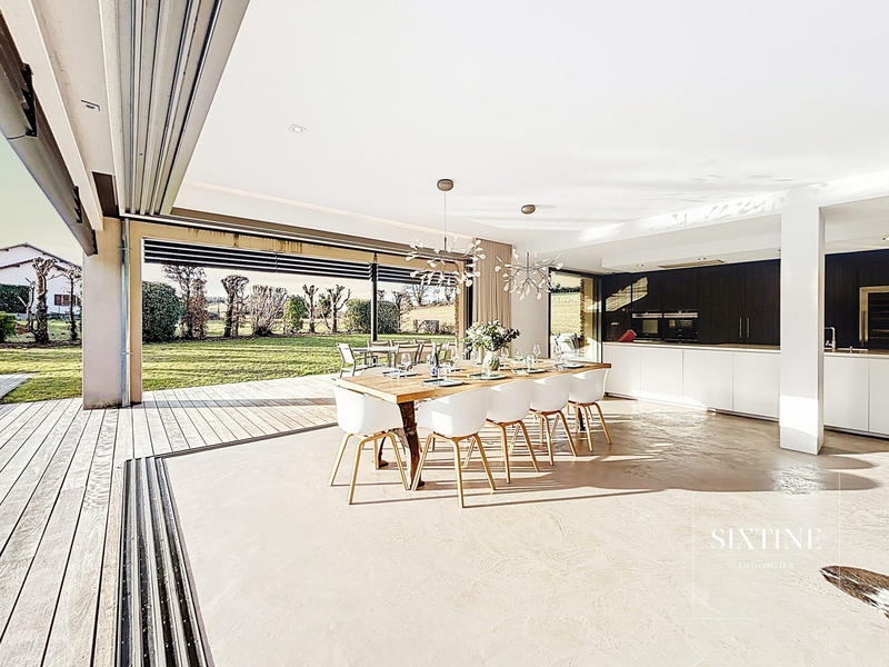 Maison - 261 m² - 7 pièces