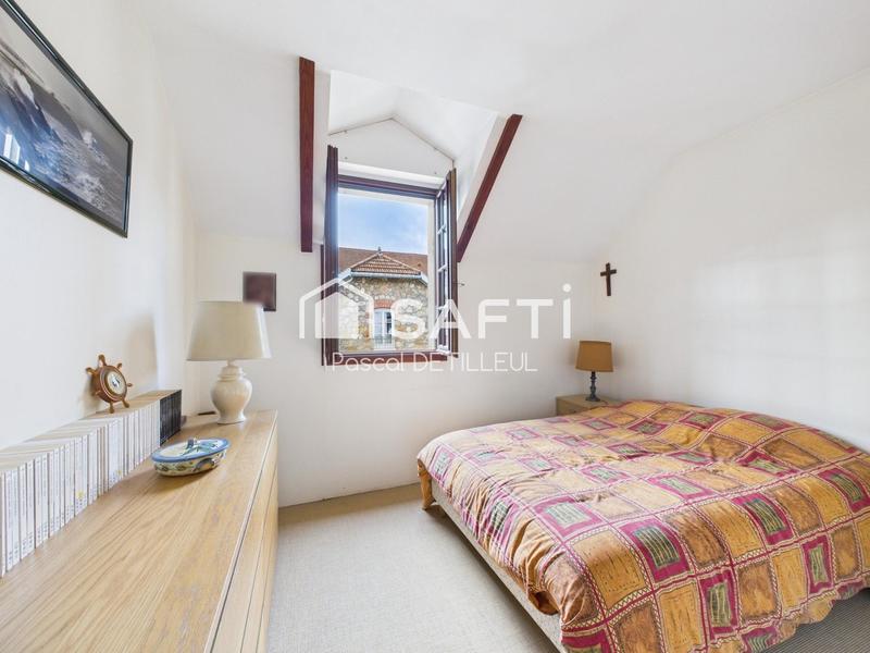 Maison - 201 m² - 8 pièces