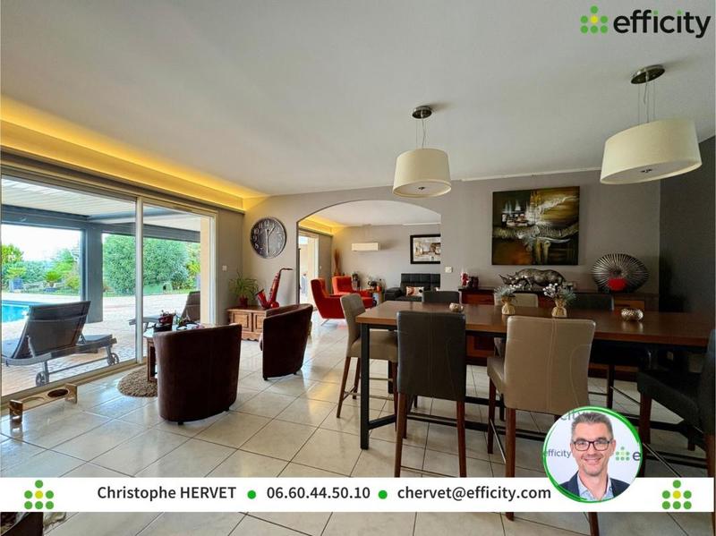 Pavillon - 238 m² - 8 pièces