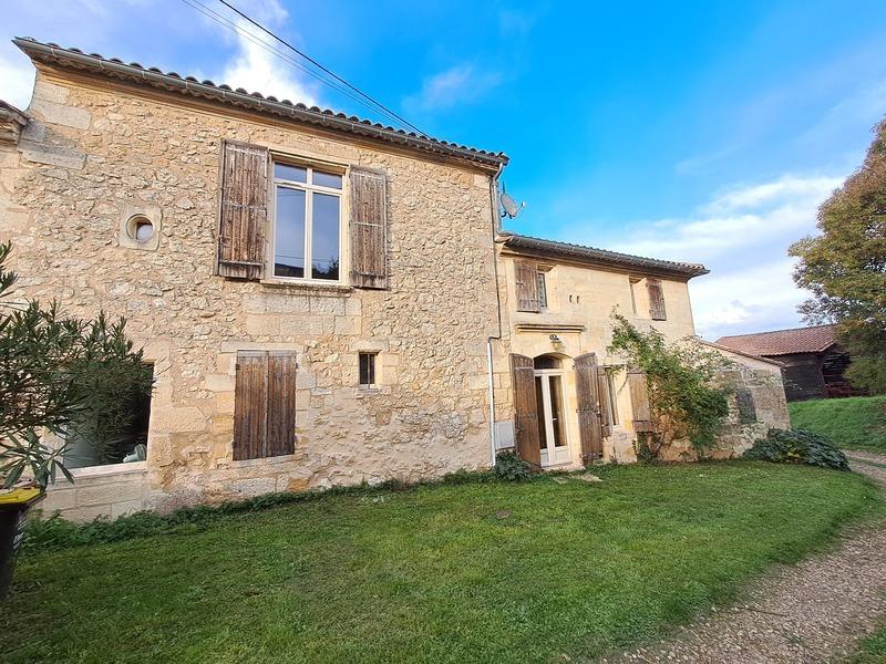 Maison - 227 m² - 7 pièces