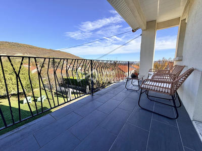 Maison - 182 m² - 9 pièces