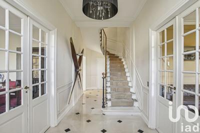 Maison - 237 m² - 18 pièces