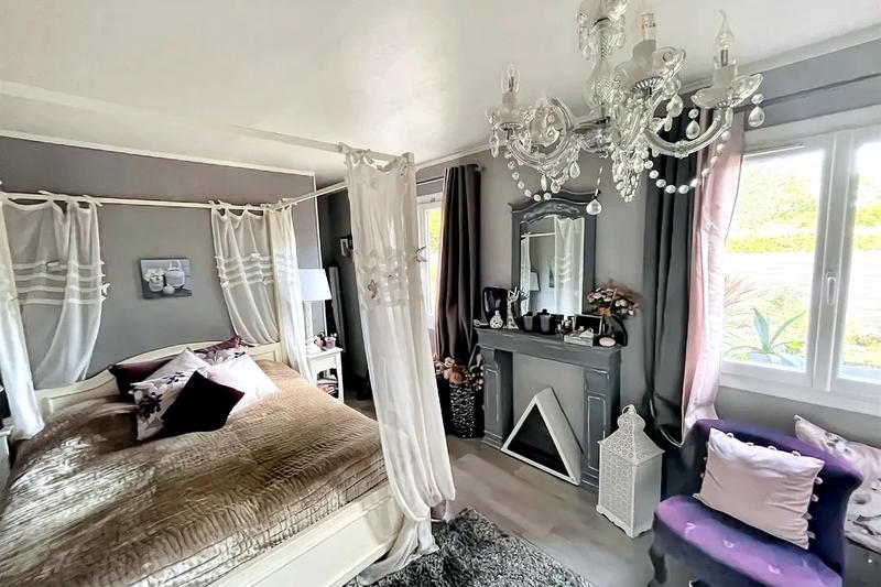 Maison - 180 m² - 8 pièces