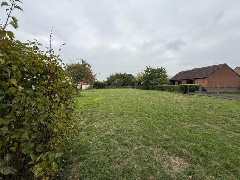 Terrain constructible - 1 084 m²