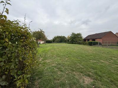 Terrain constructible - 1 084 m²