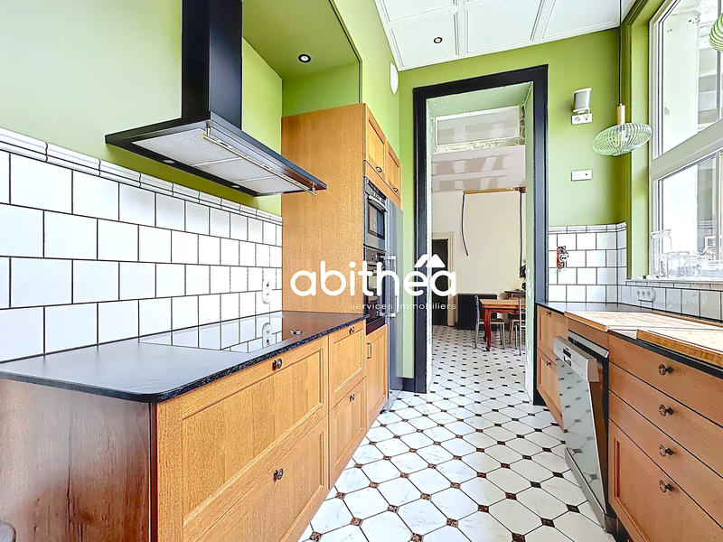 Maison - 226 m² - 8 pièces