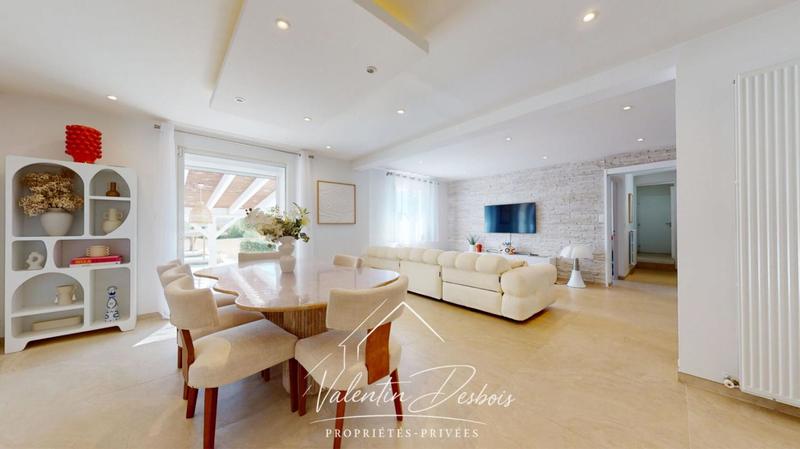 Demeure - 157 m² - 5 pièces