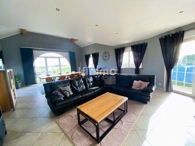 Maison - 210 m² - 6 pièces