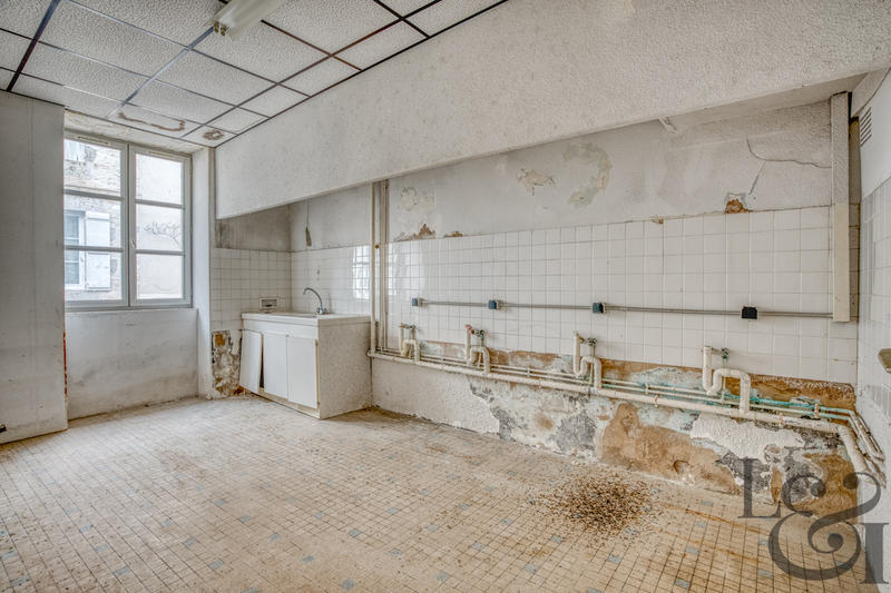 Maison - 365 m² - 10 pièces