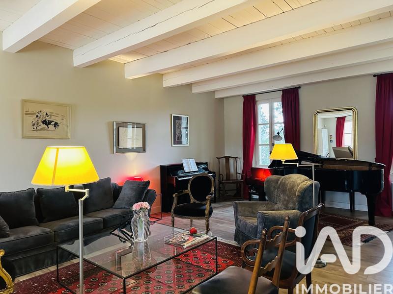 Maison - 332 m² - 8 pièces