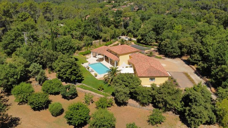 Propriété - 190 m² - 6 pièces