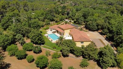 Propriété - 190 m² - 6 pièces