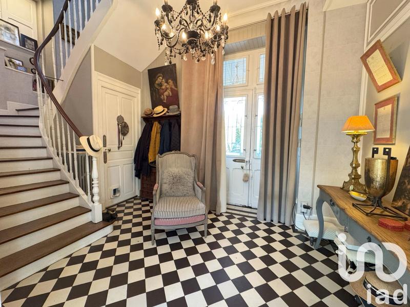 Maison - 347 m² - 10 pièces