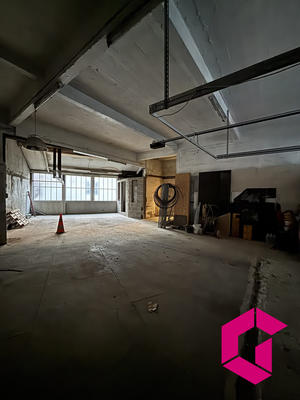 Local d'activités - 100 m²