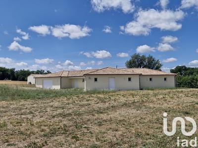 Maison - 325 m² - 8 pièces