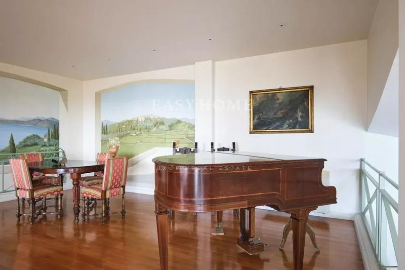 Maison - 361 m² - 9 pièces