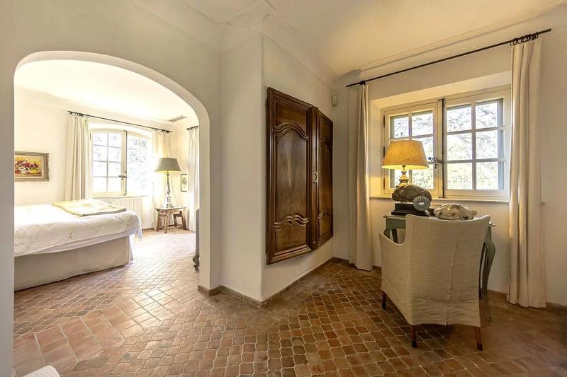 Maison - 252 m² - 7 pièces