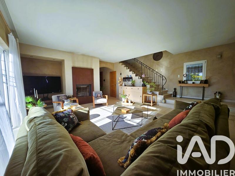 Maison - 240 m² - 5 pièces