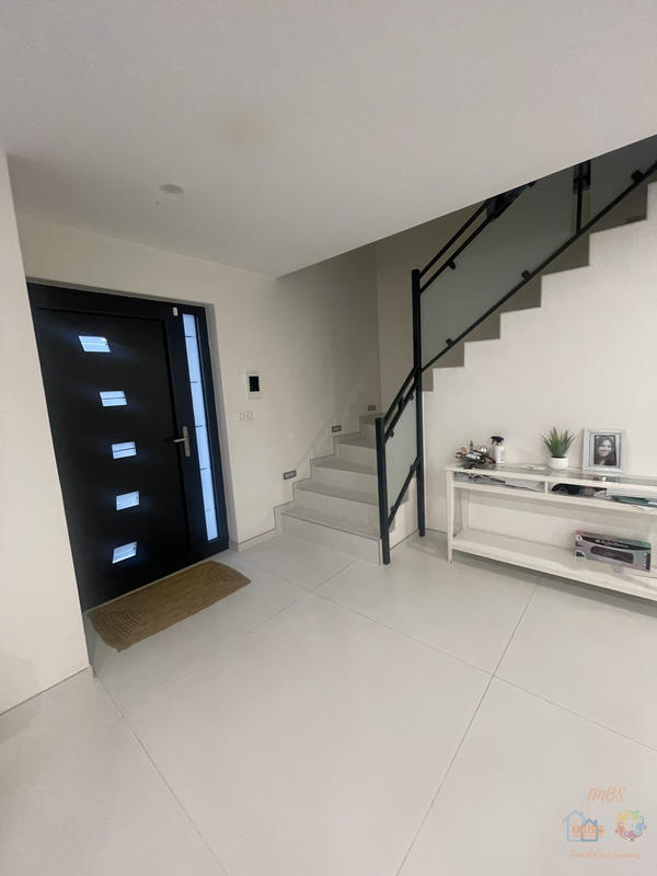 Maison - 180 m² - 5 pièces