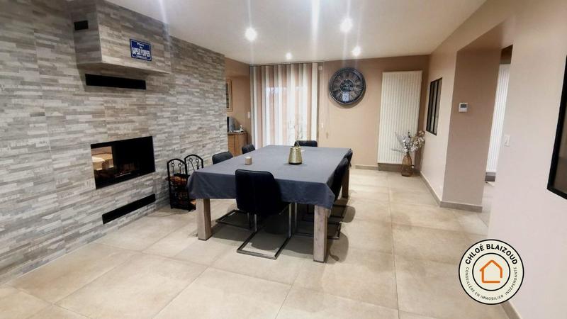 Maison - 290 m² - 9 pièces