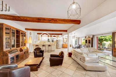 Maison - 205 m² - 6 pièces