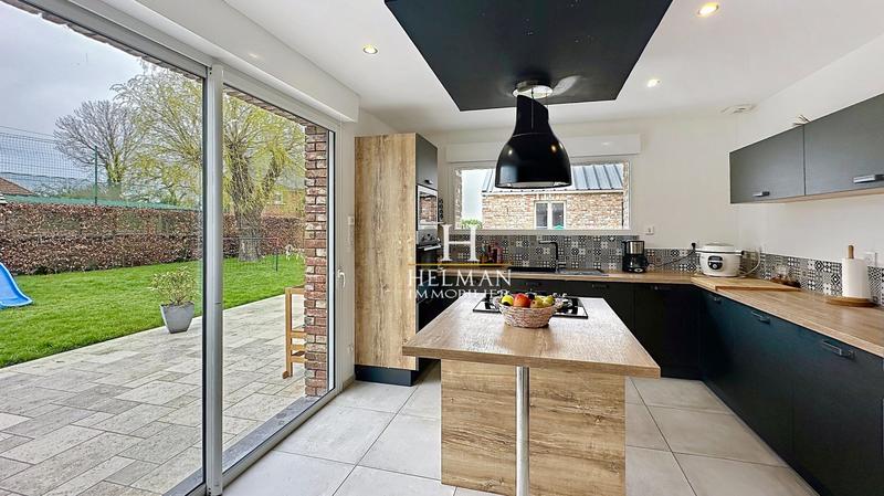 Maison - 93 m² - 4 pièces