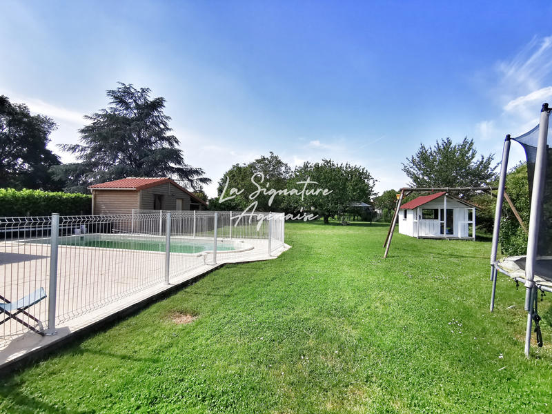 Maison - 223 m² - 9 pièces