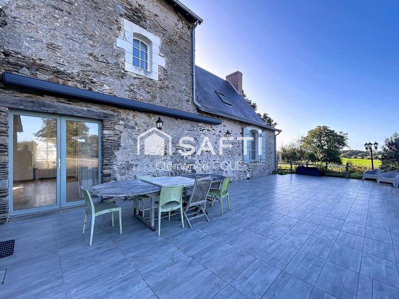 Maison - 260 m² - 11 pièces