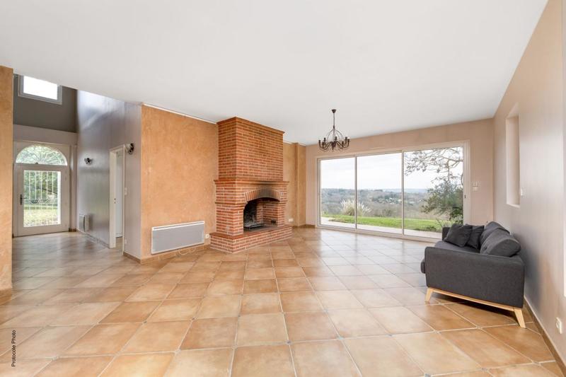 Maison - 245 m² - 6 pièces