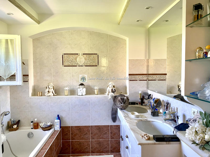 Maison - 220 m² - 6 pièces